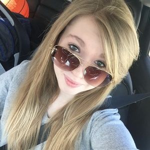 Meet your Posher, Bailey